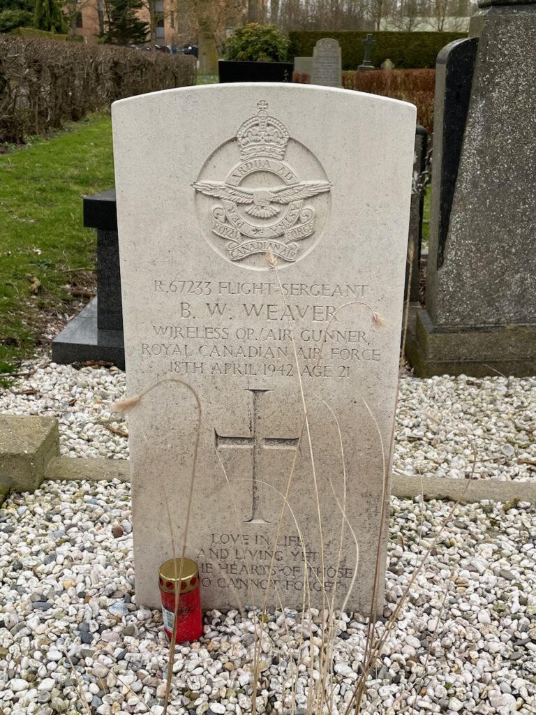 Grafsteen B.W. Weaver.