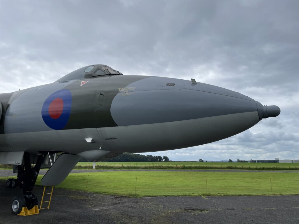 Cockpit van buiten Avro Vulcan.