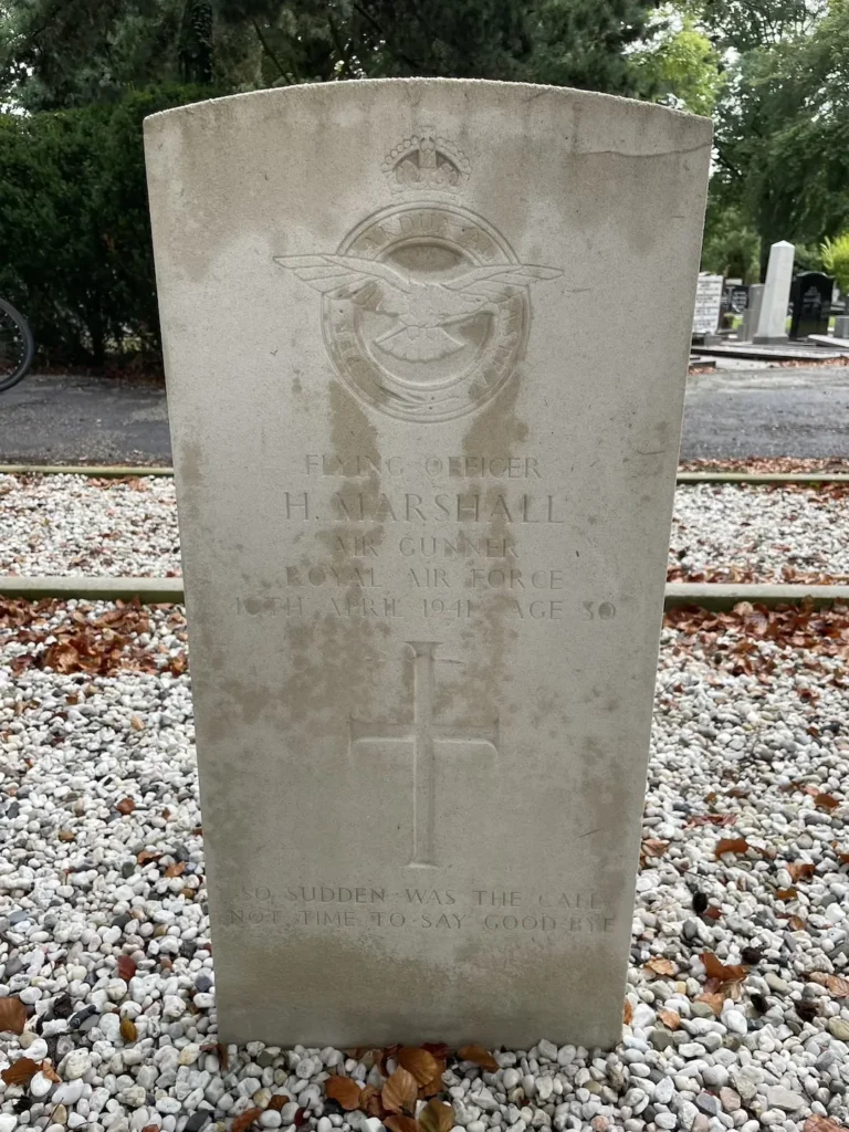 Grafsteen Harold Marshall.
