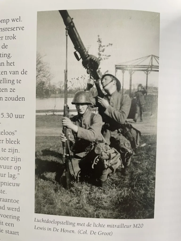 Lewis mitrailleur.