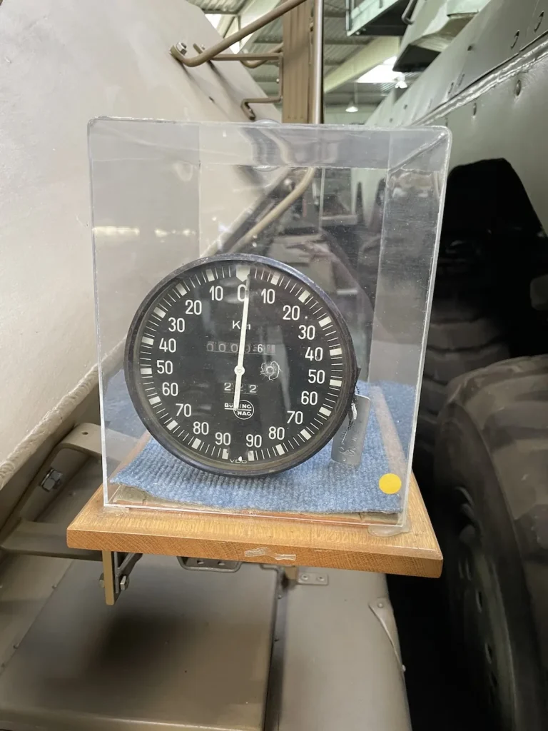 Tachometer van een Duits pantservoertuig