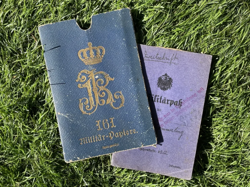 Mapje voor militaire papieren.