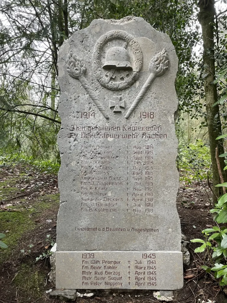 Monument van omgekomen kameraden van de brandweer van Aken.
